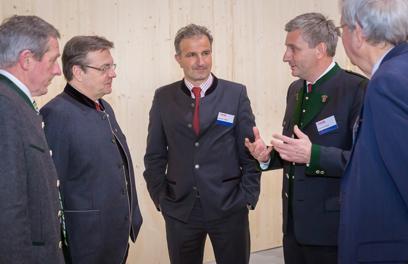 LH Günther Platter mit den Geschäftsführern Hannes Theurl (Mitte) und Stefan Theurl