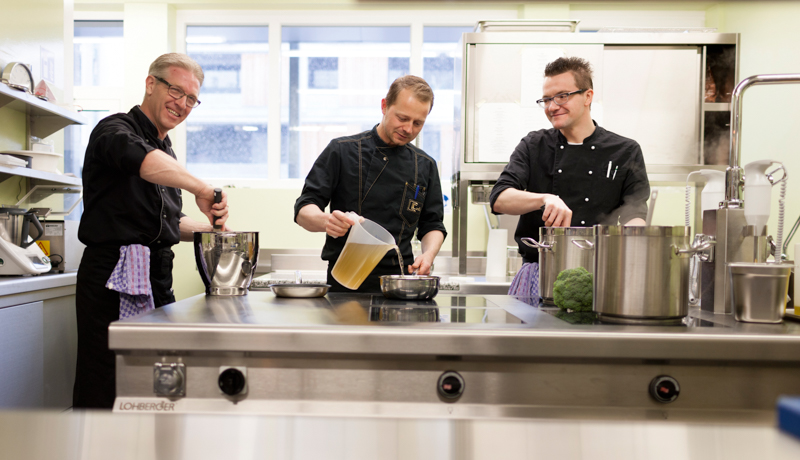 Das Küchenteam leitet der bekannte „Kochkünstler" Chris Cordts